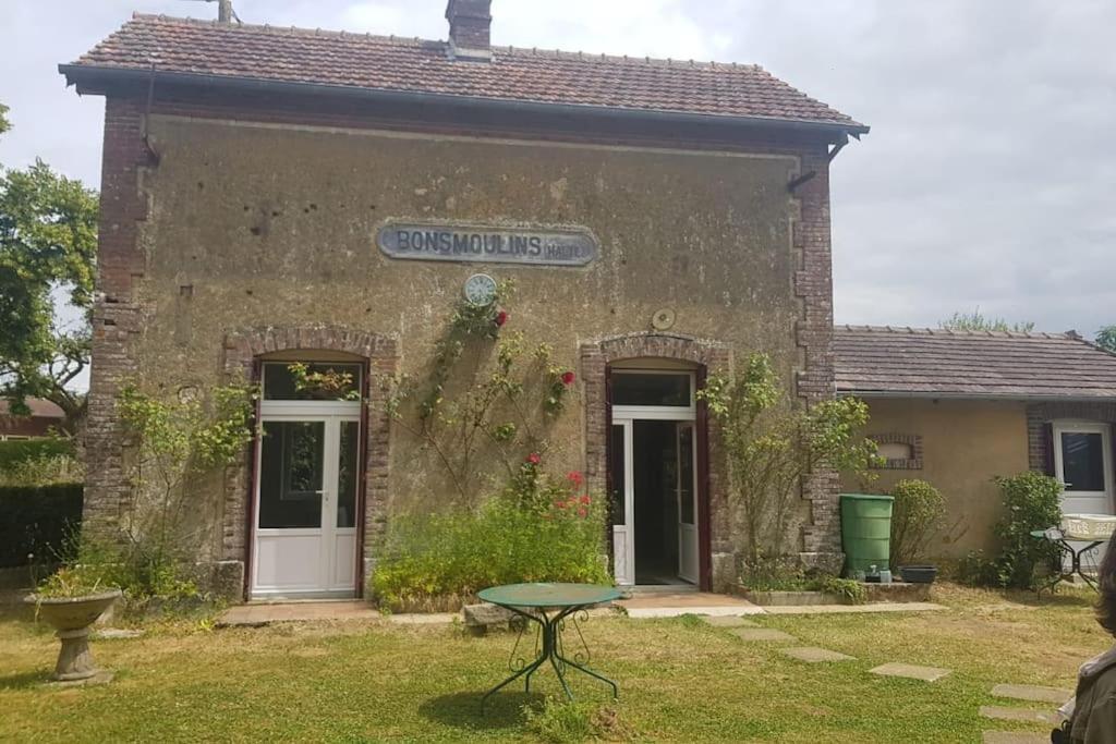 Charmante Ancienne Gare Halte Relais Bonsmoulins Exterior foto